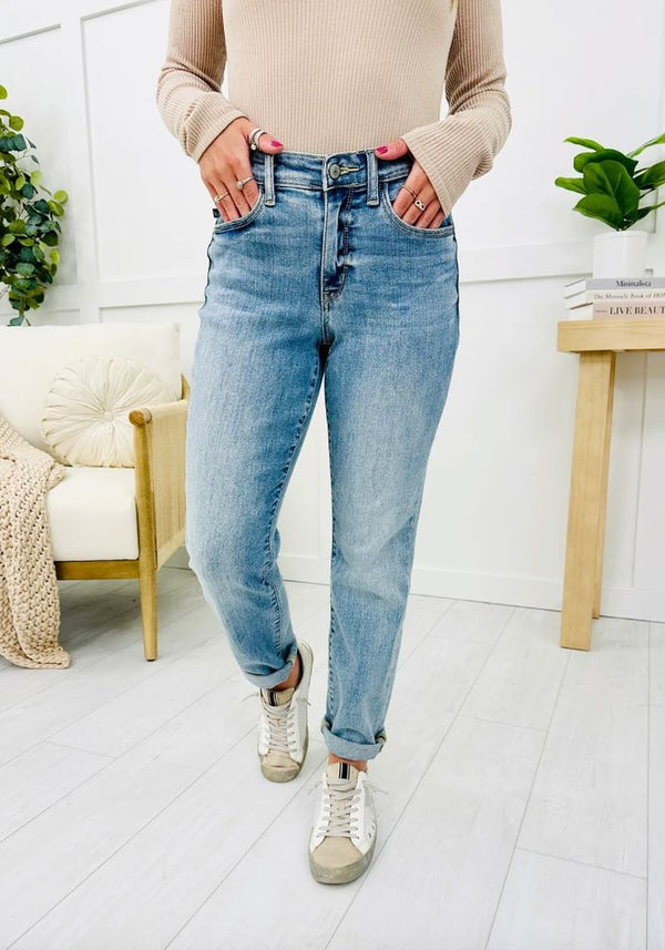 Mid-Rise Boyfriend Fit Judy Blues